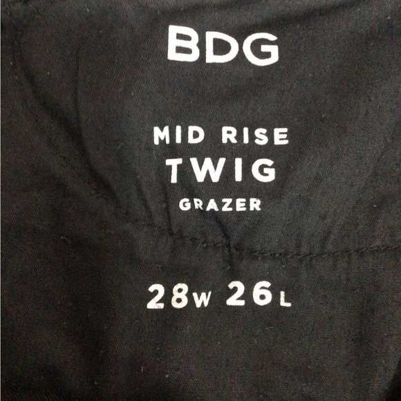 BDG Mid-Rise Twig Grazer Black Denim Jeans - Size 28W x 26L - Picture 9 of 10